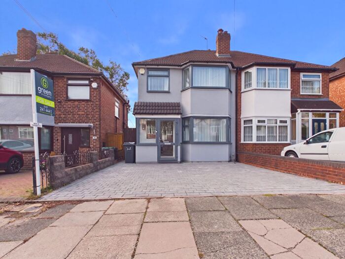 3 Bedroom Semi-Detached House For Sale In Mildenhall Road, Birmingham, B42