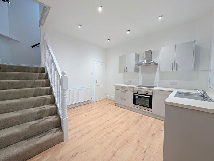 3 Bedroom House To Rent In King Street North, Chesterfield, S41