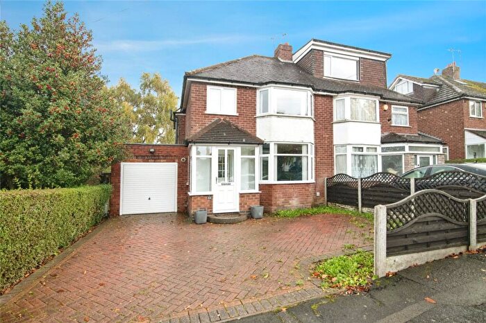 3 Bedroom Semi Detached House For Sale In Kingsway, Oldbury, West Midlands, B68