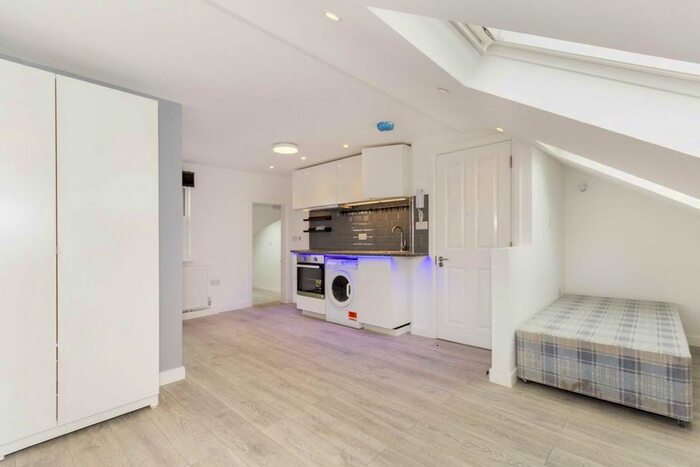 Studio To Rent In Bear Road, Feltham, TW13