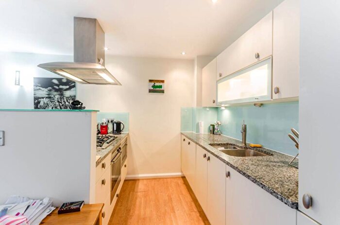 1 Bedroom Flat To Rent In Cold Harbour, Canary Wharf, London, E14