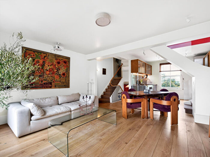 2 Bedroom Maisonette To Rent In Mildmay Grove North, London, N1