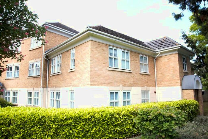2 Bedroom Flat To Rent In Hurworth Avenue, Slough, SL3