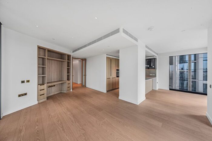 3 Bedroom Flat To Rent In River Park Tower, London, SW8