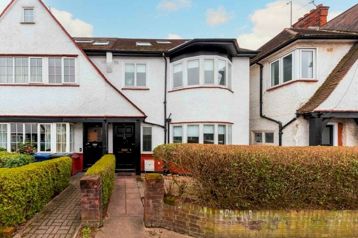 5 Bedroom Semi-Detached House To Rent In Hampstead Gardens, London, NW11