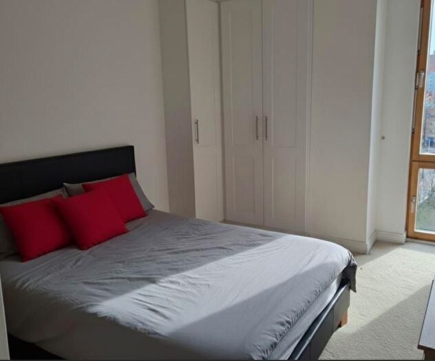 2 Bedroom Flat For Sale In Dearmans Place, Salford, M3