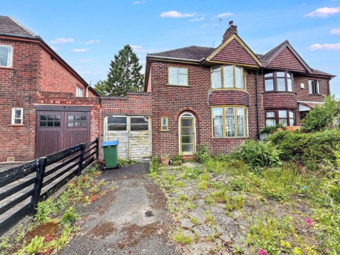 3 Bedroom Semi-Detached House For Sale In Bankfield Road, Tipton, DY4