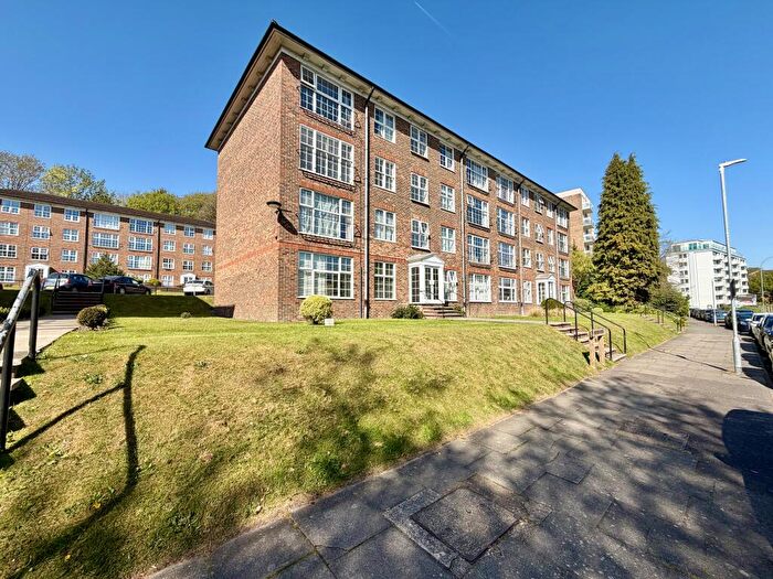 2 Bedroom Apartment To Rent In Regency Court, Withdean Rise, BN1