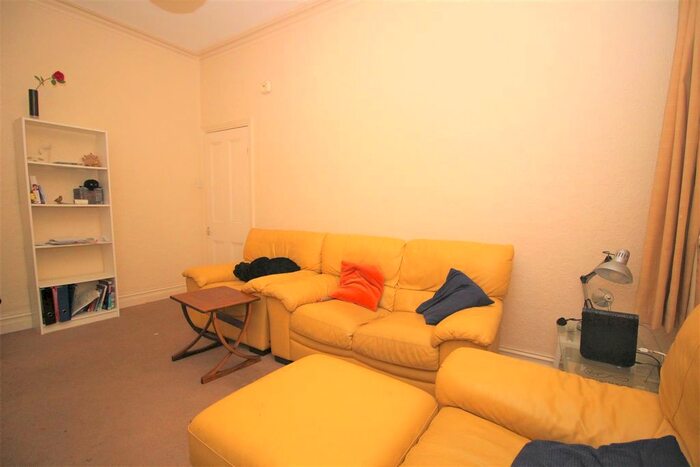 2 Bedroom Flat To Rent In Helmsley Road, Sandyford, Newcastle Upon Tyne, NE2