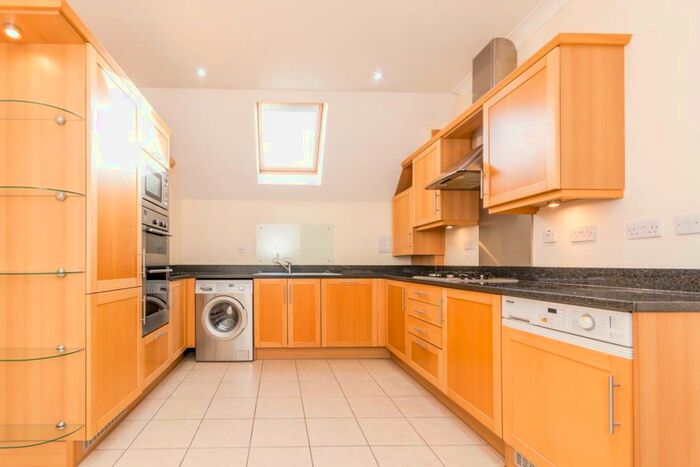 2 Bedroom Flat To Rent In Upper Edgeborough Road, Guildford, GU1