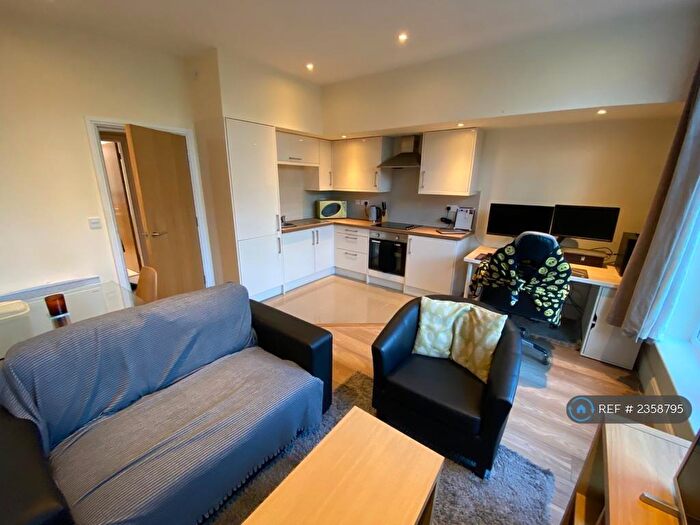 1 Bedroom Flat To Rent In Balbec Avenue, Leeds, LS6