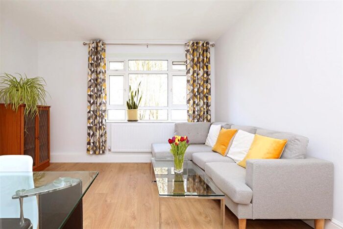 3 Bedroom Flat To Rent In Champlain House, White City Estates, London, W12