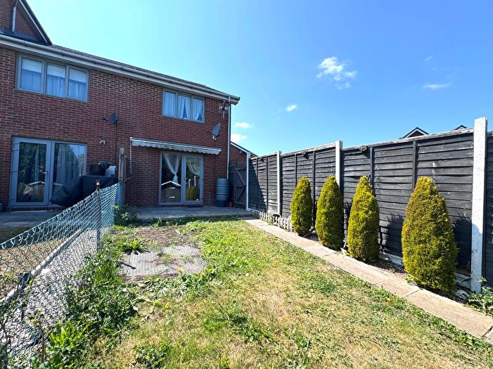 2 Bedroom End Of Terrace House To Rent In Adams Drive, Willesborough, TN24
