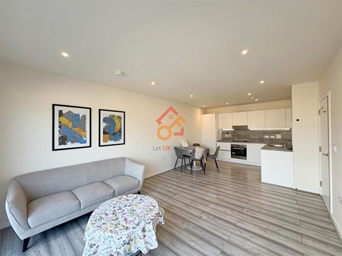 2 Bedroom Flat To Rent In Foxglove Apartments, Bittacy Hill, London, NW7