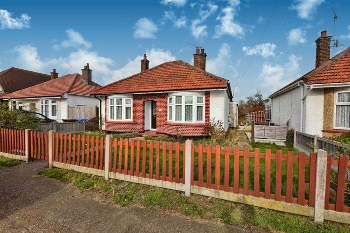 2 Bedroom Detached Bungalow To Rent In Clinton Road, Canvey Island, SS8