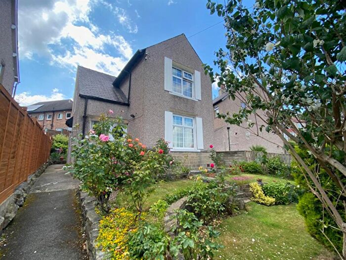 3 Bedroom Detached House For Sale In Cawthorne Avenue, Huddersfield, HD2