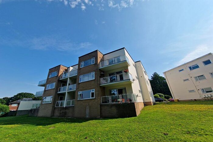 2 Bedroom Flat To Rent In Broadstone, BH18