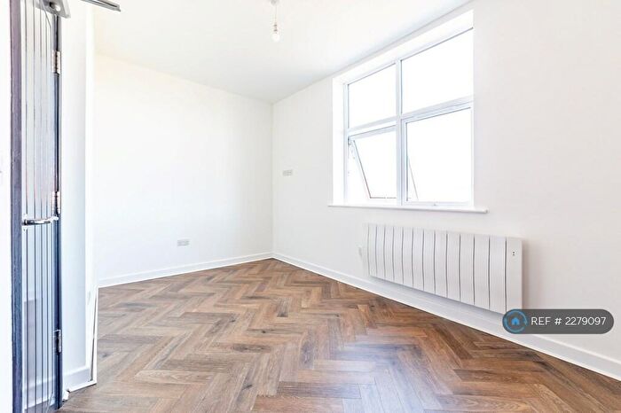 2 Bedroom Flat To Rent In Liverpool Street., Salford, M6