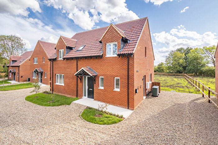 3 Bedroom Detached House For Sale In Oak Fields, Lawshall, IP29