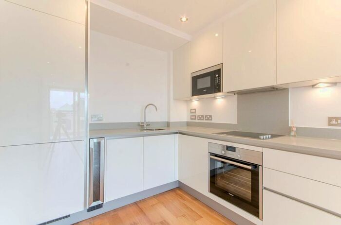 1 Bedroom Flat To Rent In Regents Park Road, Finchley Central, London, N3