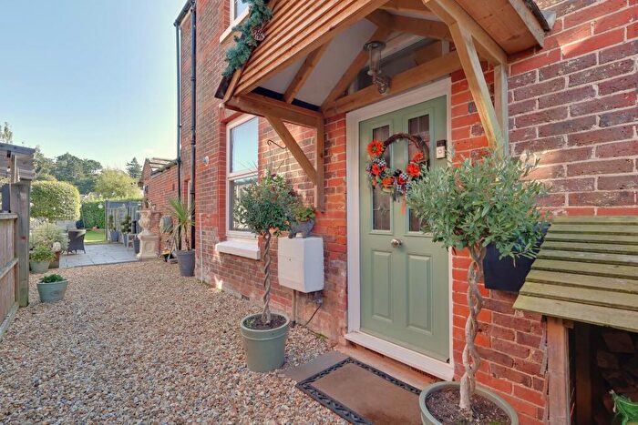 3 Bedroom Maisonette For Sale In Redhill Road, Rowlands Castle, PO9