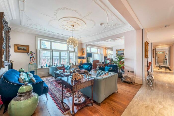 4 Bedroom Flat To Rent In Old Court Place, High Street Kensington, London, W8