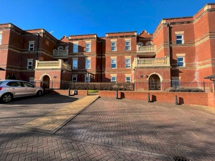 3 Bedroom Apartment To Rent In Godalming, Surrey, GU8