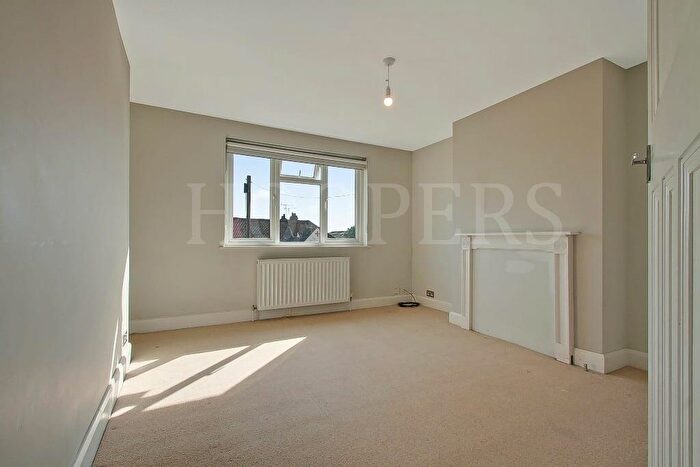 2 Bedroom Apartment To Rent In Coles Green Road, London, NW2