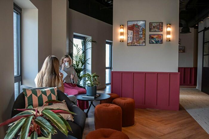 2 Bedroom Flat To Rent In Altitude At Phoenix, Saxton Lane, Leeds, West Yorkshire, LS9