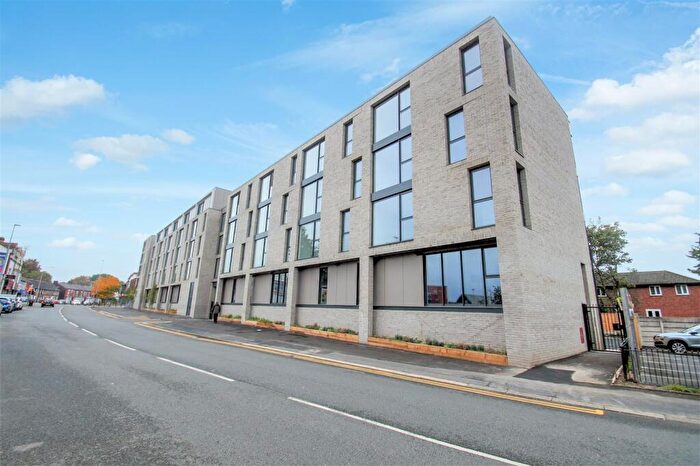 2 Bedroom Apartment To Rent In Crossbank, Salford, M7