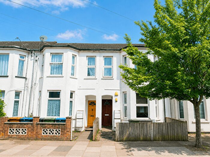 2 Bedroom Flat To Rent In Graham Road, Harrow, Middlesex, HA3
