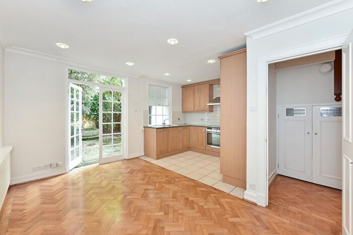 4 Bedroom Detached House To Rent In Cadogan Lane, Knightsbridge, London, SW1X