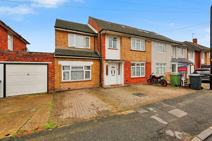 7 Bedroom Semi Detached House For Sale In The Bramblings, London, E4