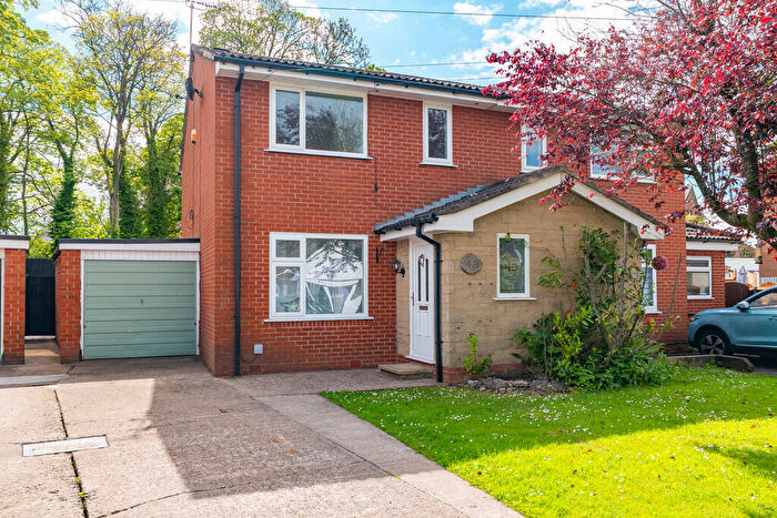 3 Bedroom Semi-Detached House For Sale In Bannister Hall Drive, Higher Walton, PR5