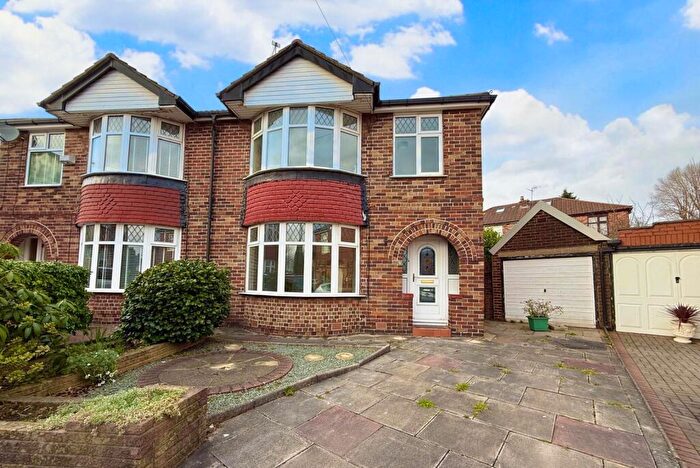 3 Bedroom Semi-Detached House To Rent In Sherwood Close, Salford, M5
