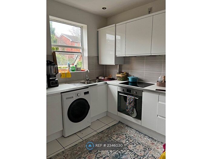 1 Bedroom Flat To Rent In Albert Road, Manchester, M19