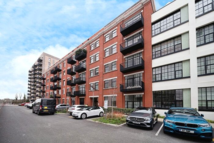 2 Bedroom Flat To Rent In Farine Avenue, Hayes, UB3