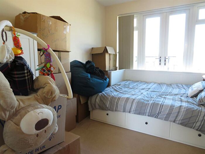 2 Bedroom Flat To Rent In Curzon Road, Waterlooville, PO7