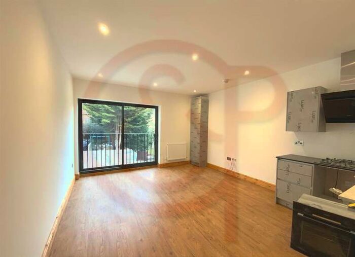 2 Bedroom Flat To Rent In Madeley Road, Ealing, W5