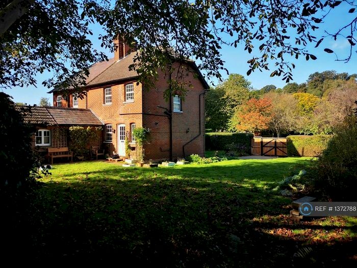 3 Bedroom Semi-Detached House To Rent In Addington Village Road, London, CR0