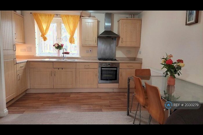 2 Bedroom Flat To Rent In Sinclair Drive, Basingstoke, RG21