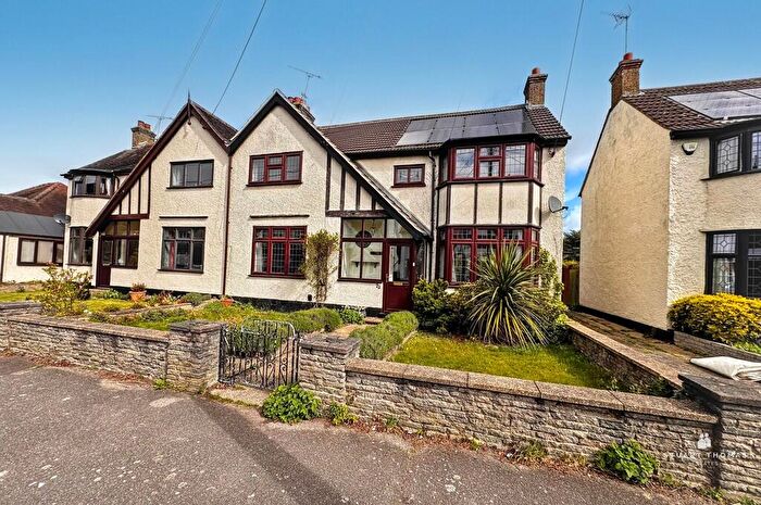 4 Bedroom Semi Detached House For Sale In Arcadian Gardens, Hadleigh, SS7