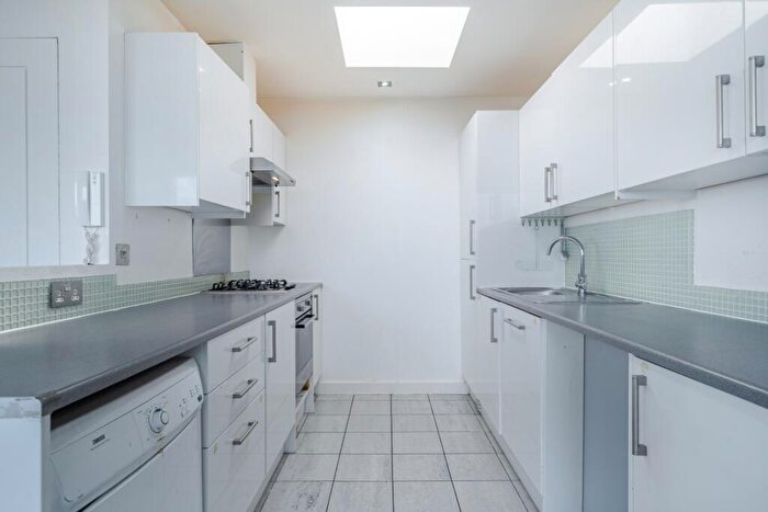 2 Bedroom Flat To Rent In Charlton Church Lane Charlton, SE7