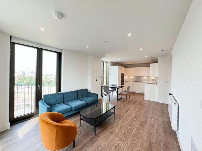 2 Bedroom Flat To Rent In Affinity View, London, E16