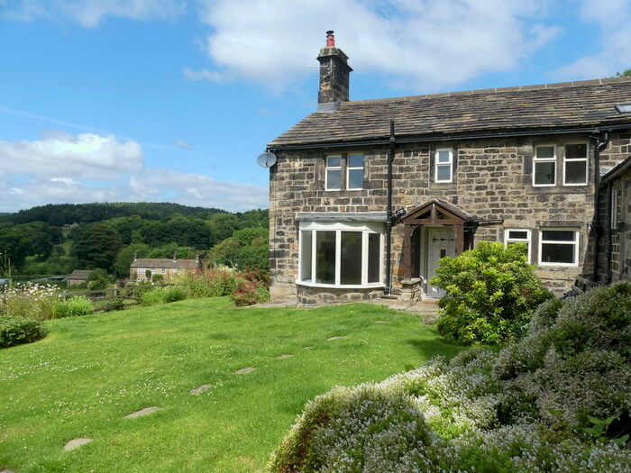 4 Bedroom Cottage To Rent In Gill Lane, Yeadon, LS19