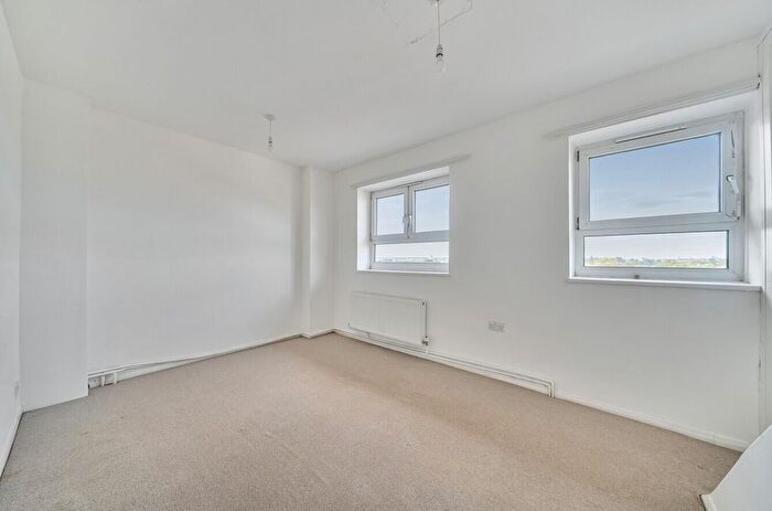 2 Bedroom Flat For Sale In Laburnum Road, Mitcham, CR4