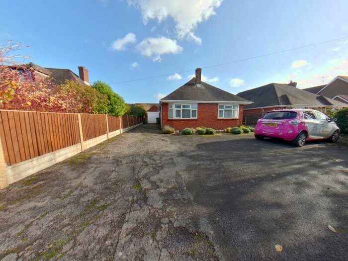 2 Bedroom Detached Bungalow To Rent In Stubbington Lane, Stubbington, Fareham, PO14