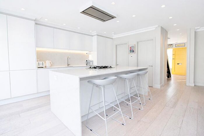 4 Bedroom Semi-detached House For Sale In Gassiot Way, Sutton, SM1