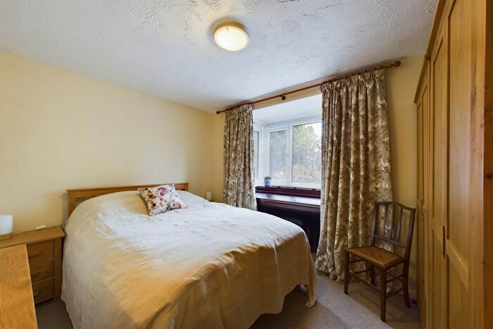 2 Bedroom Flat For Sale In Alexandra Road, Old Town, HP2