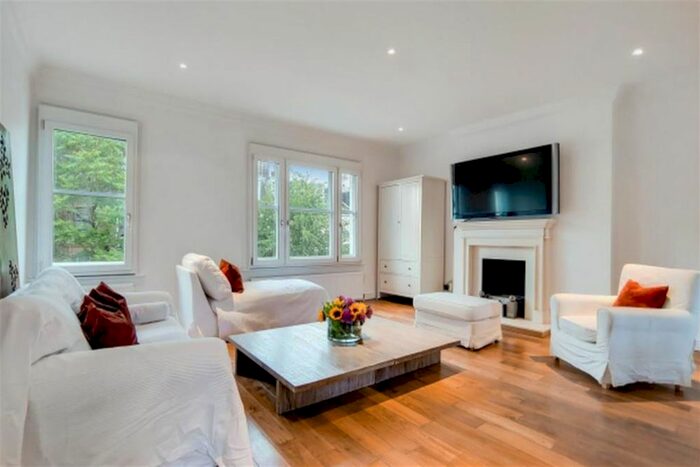 3 Bedroom Maisonette To Rent In Beaufort Street, London, SW3
